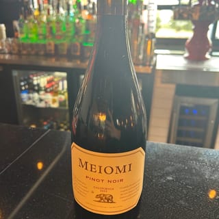 Bottle Meiomi Pinot Noir